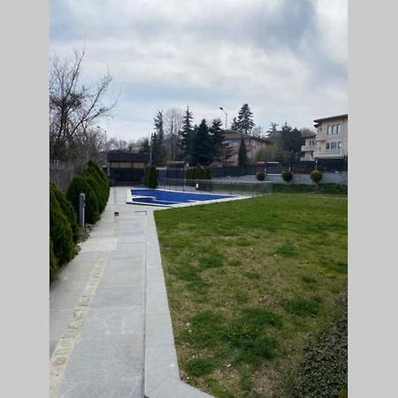 Cozy Red Bulldog Place In Apart-Complex/Pool Varna Luaran gambar